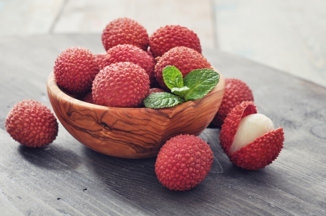 bol cu fructe litchi