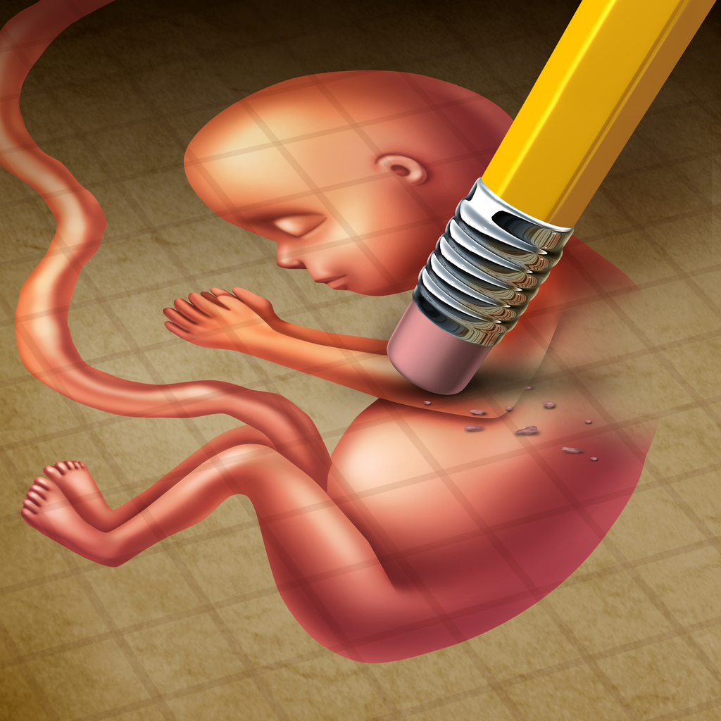 desen cu un bebelus care este sters cu guma de la creion
