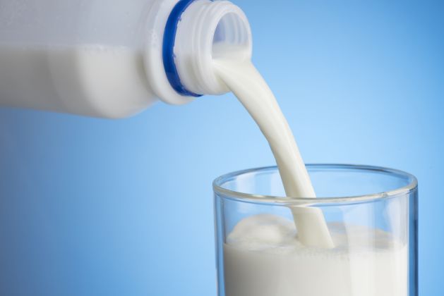 de ce copilul trebuie sa bea lapte integral