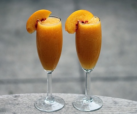 Non alcoolic cocktail Bellini