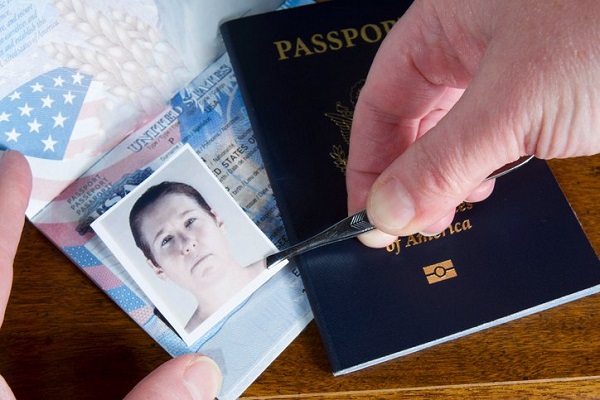pasaport fals