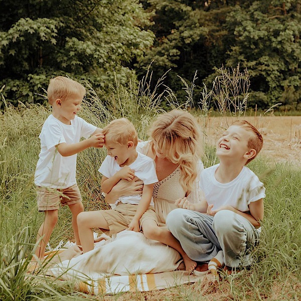 familie trei baieti