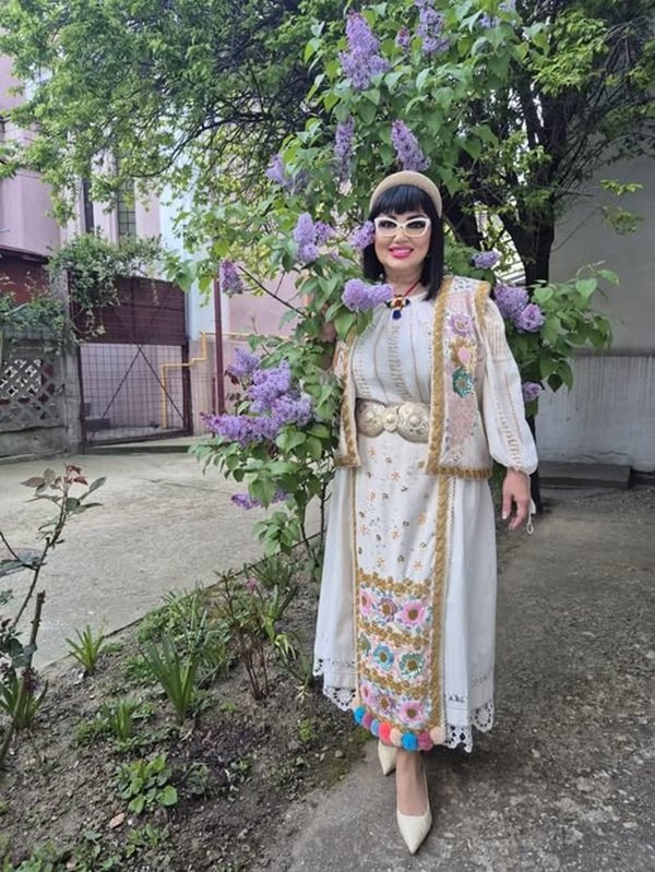 ozana barabancea in rochie cu flori