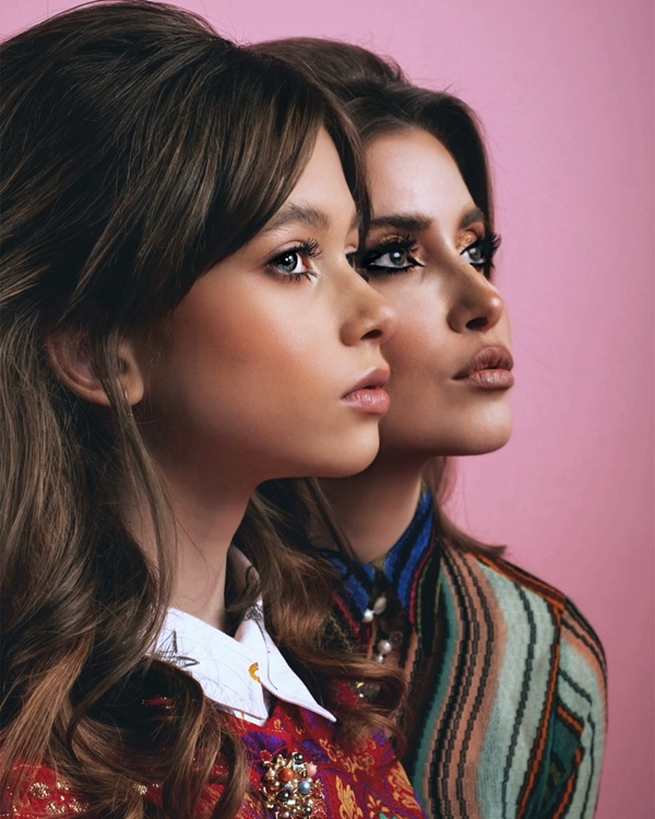 mikaela si iulia albu portret in profil 