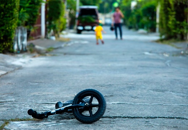 bicicleta cazuta pe sosea