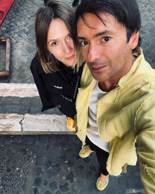 selfie facut de adela popescu si radu valcan