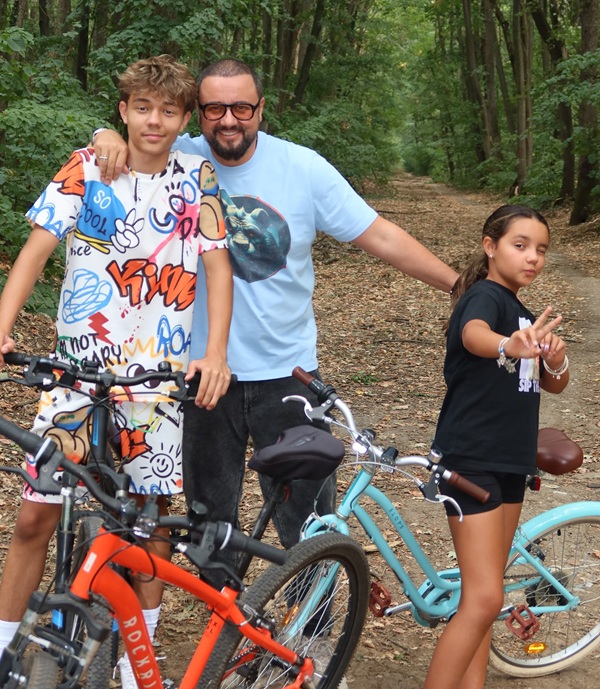 catalin maruta cu eva si david pe biciclete