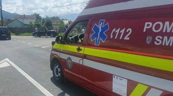 poza cu o masina a ambulantei