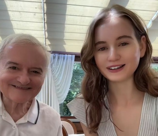 irina columbeanu selfie alaturi de tatal ei imbracati in alb