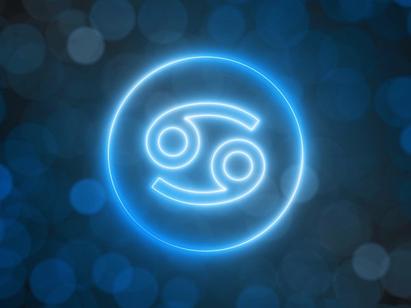 reprezentare semn zodiacal rac incadrat in cerc neon albastru