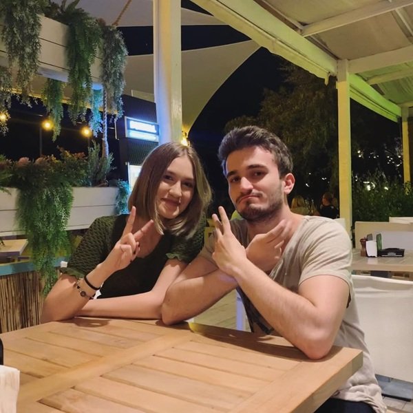 adrian si melissa copiii lui alin oprea stau la masa