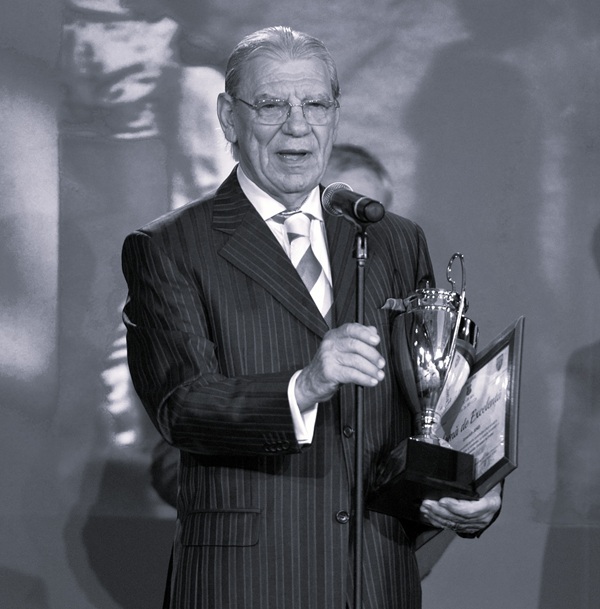 emeric ienei in costum