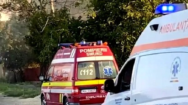 echipaj de ambulanta si smurd la locul accidentului