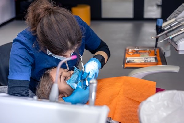 medic stomatolog control fetita