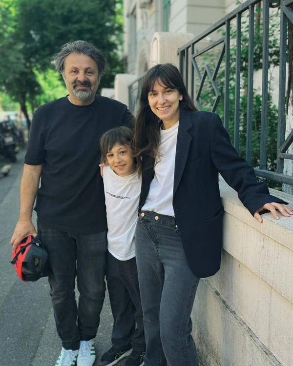 dana rogoz alaturi de fiul si de sotul ei