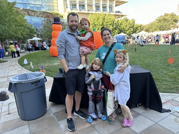 familie formata din mama tata si trei copii