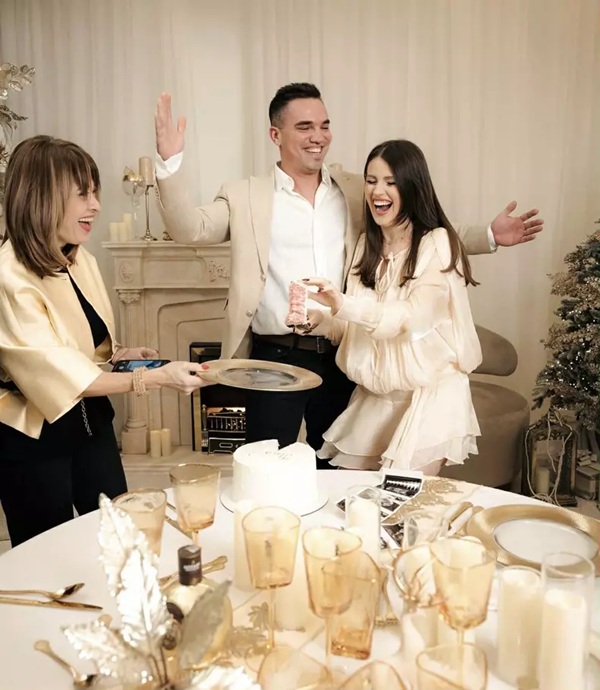 petrecere de dezvaluire a sexului bebelusului in familia lui mugur mihaescu