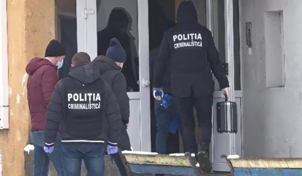 politia criminalistica intr-un bloc