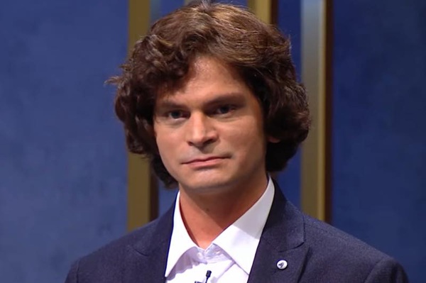 profesorul de genii in camasa alba cu sacou albastru