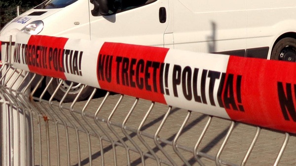 banda rosu cu alb politia nu treceti la locul unui accident