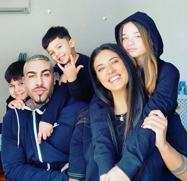 alex velea antonia alaturi de copiii lor