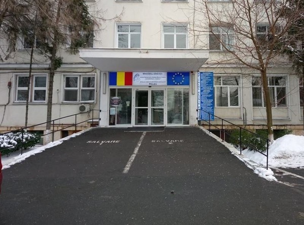 intrare in maternitatea polizu