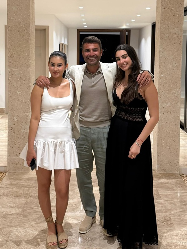 adrian mutu impreuna cu fiica lui maya si cu consuelo