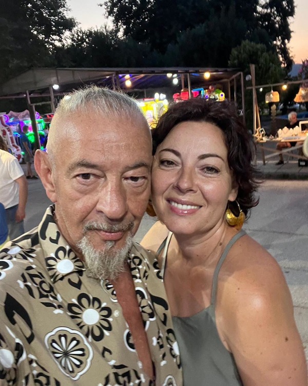bodo impreuna cu sotia sa fac un selfie