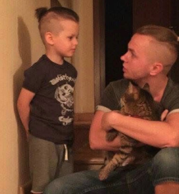 codin maticiuc tine in brate o pisica si vorbeste cu fiul lui mario