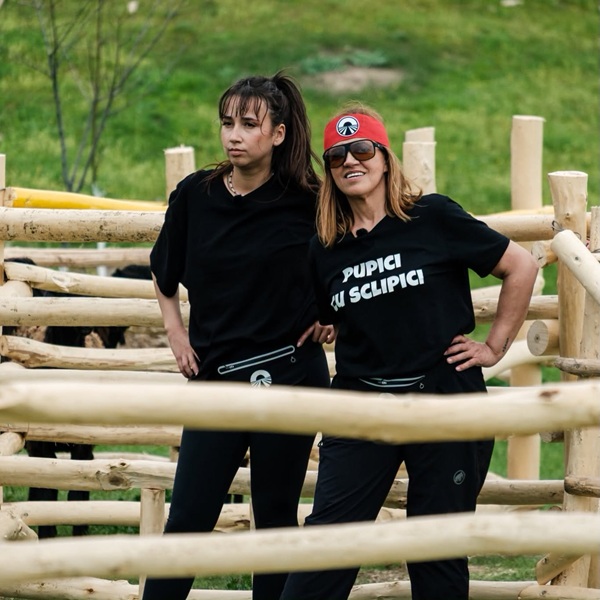 mirela retegan si maya sorian imbracate in negru la asia express