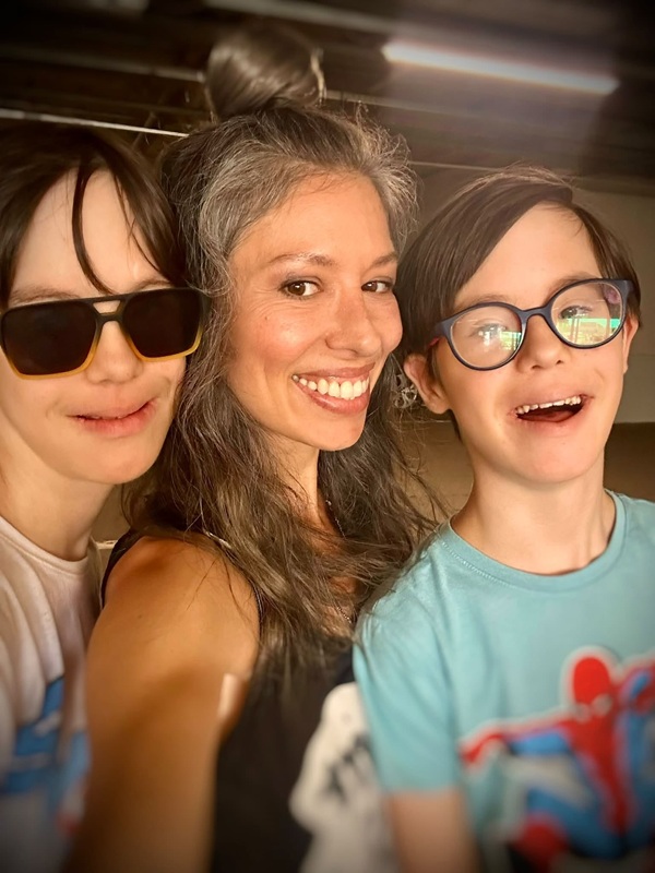 selfie facut de cristina balan si gemenii ei