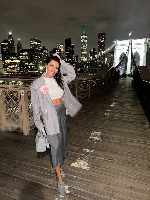 ilinca vandici in fusta lunga si top alb