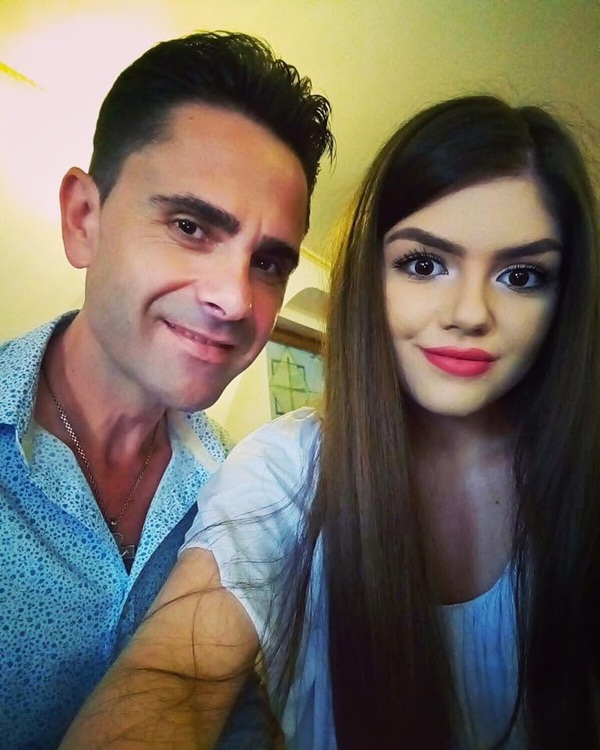 selfie facut de ana maria rosa preda si tatal ei