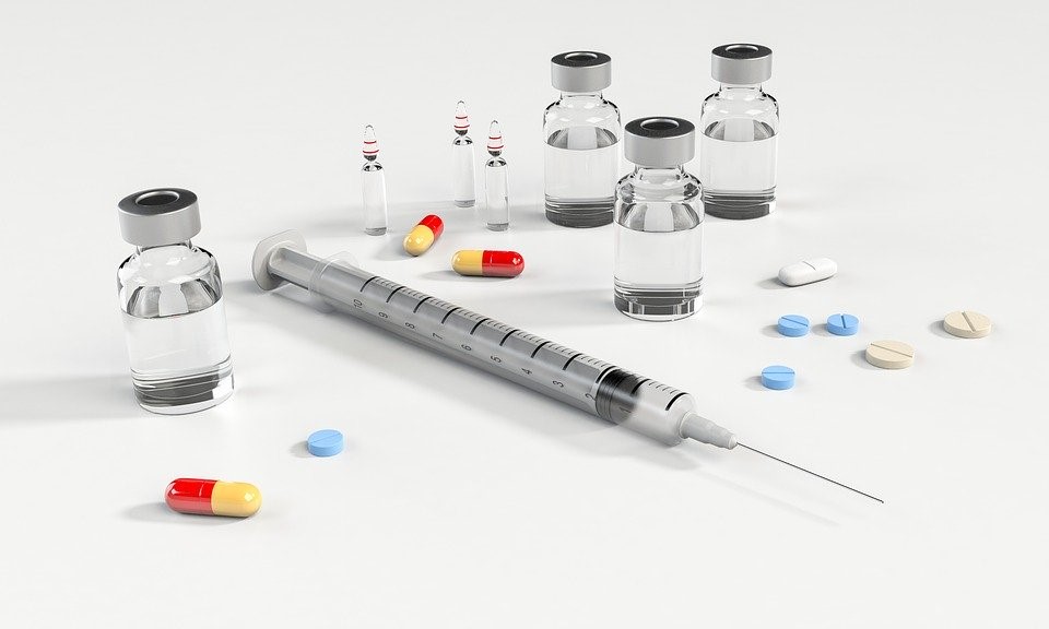 șoc anafilactic-imagine cu seringă și medicamente