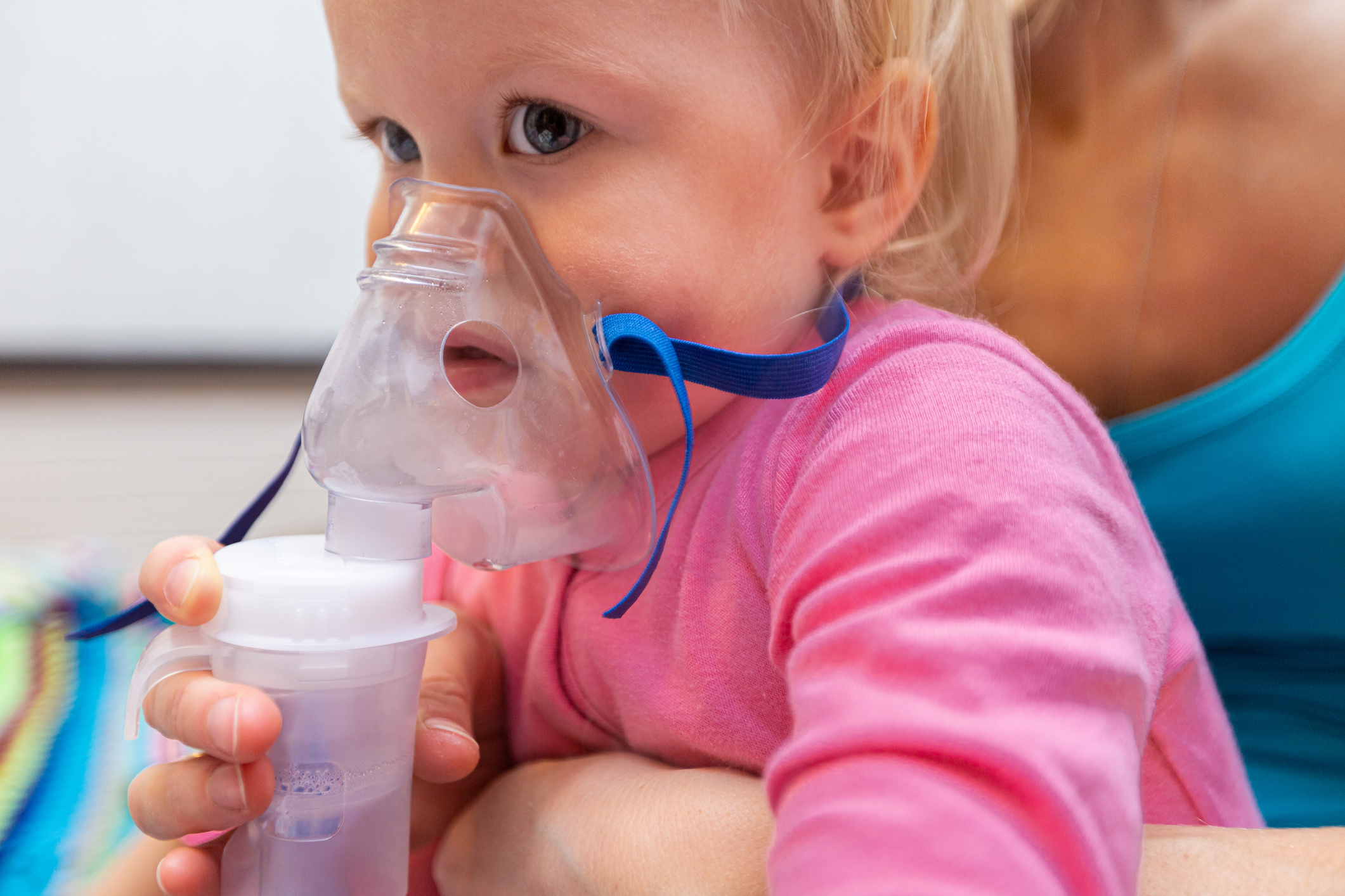 aerosoli la copii-bebelus cu aparat de aerosoli