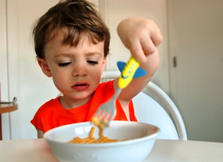 Lipsa poftei de mâncare la copii: motiv de îngrijorare sau nu?