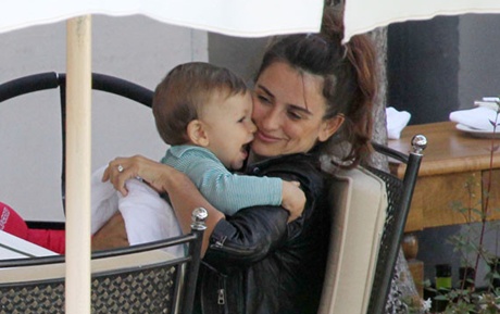 Penelope Cruz si copilul
