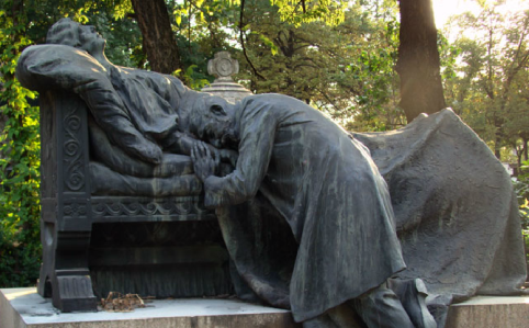 cimitirul-bellu-monument-cu-sotii-poroineanu-inconjurat-de-vegetatie